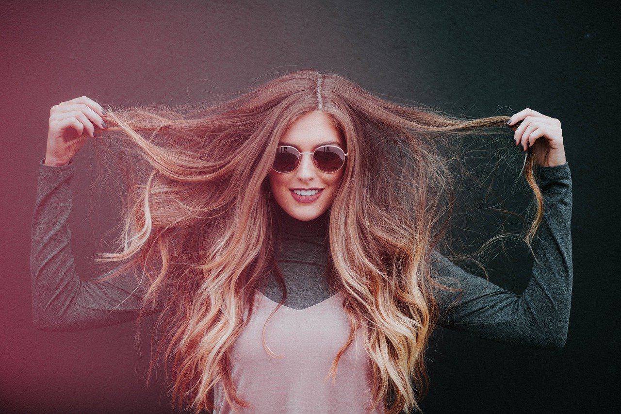 8 najskuteczniejszych porad, jak znaleźć idealny kolor włosów