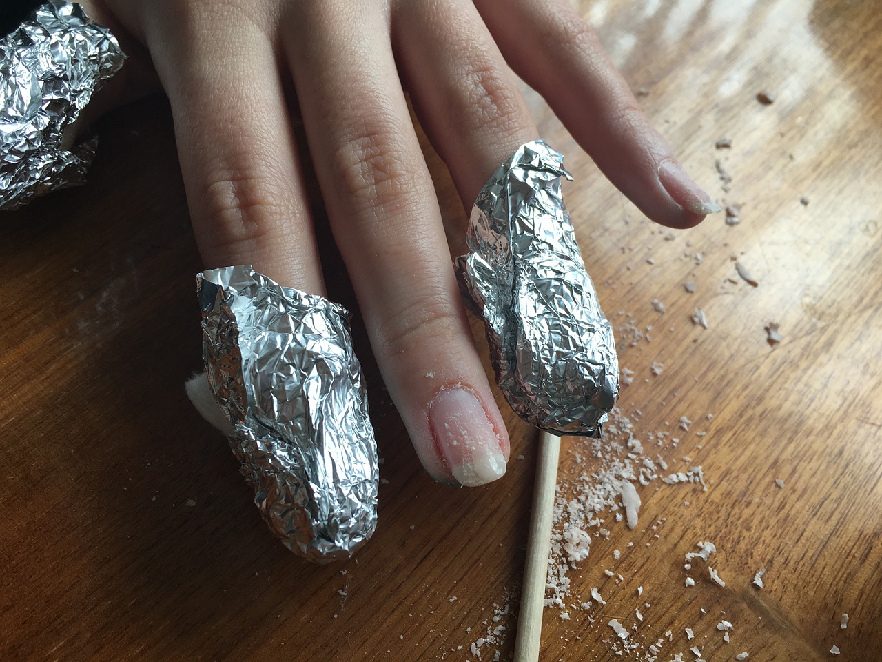 Jak usunąć paznokcie żelowe